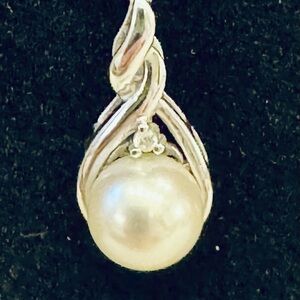 Kay Jewelers 14k White Gold Pearl Necklace with 2mm white sapphire accent.